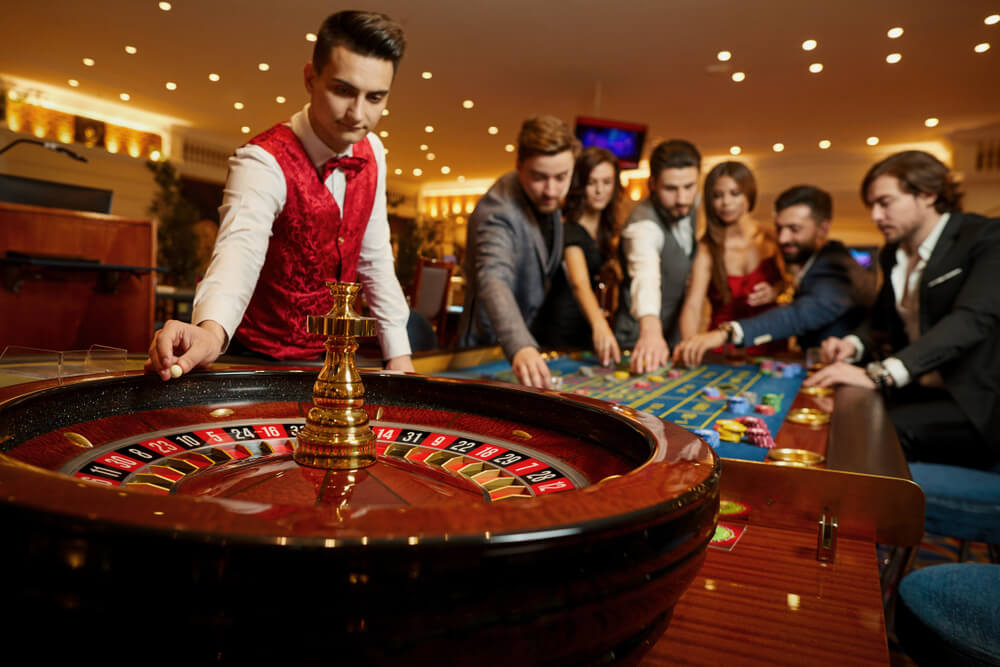 The,Croupier,Holds,A,Roulette,Ball,In,A,Casino,In